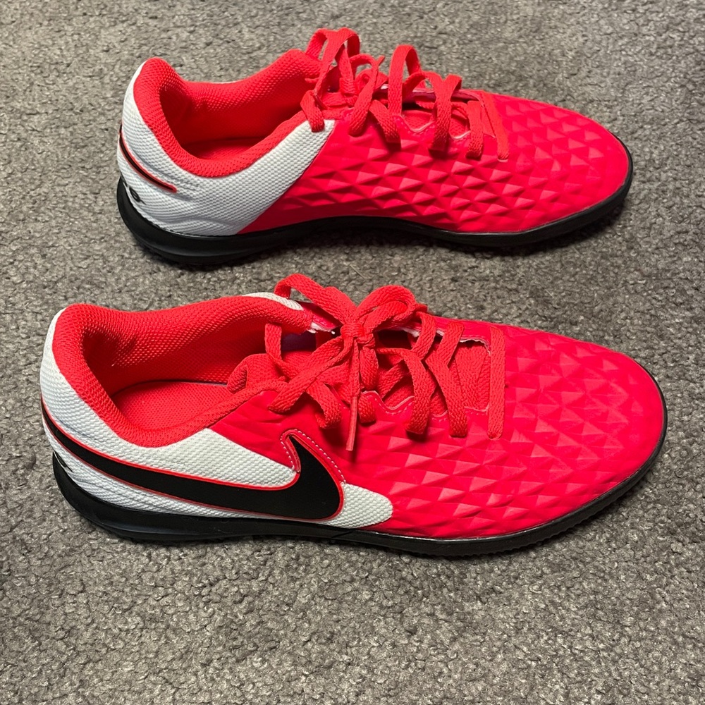 Nike Tiempo Youth Unisex Shoes Size 5Y